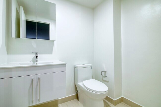 Photo du bâtiment - 2400 Av. Van Horne