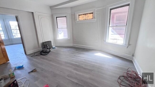 Foto del edificio - 4 bedroom in BROOKLYN NY 11210