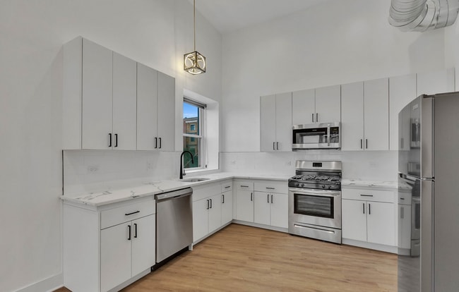 Building Photo - 4735 N Artesian Ave