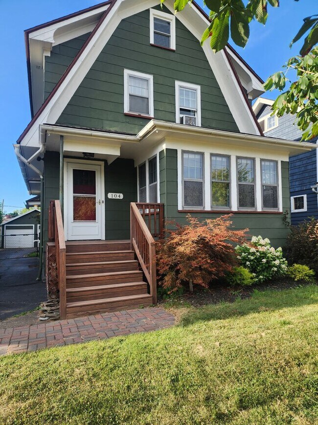 Foto del edificio - STUNNING 3 BEDROOM SINGLE FAMILY