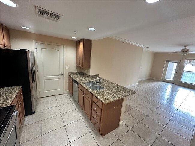 Building Photo - 808 3rd Ave W