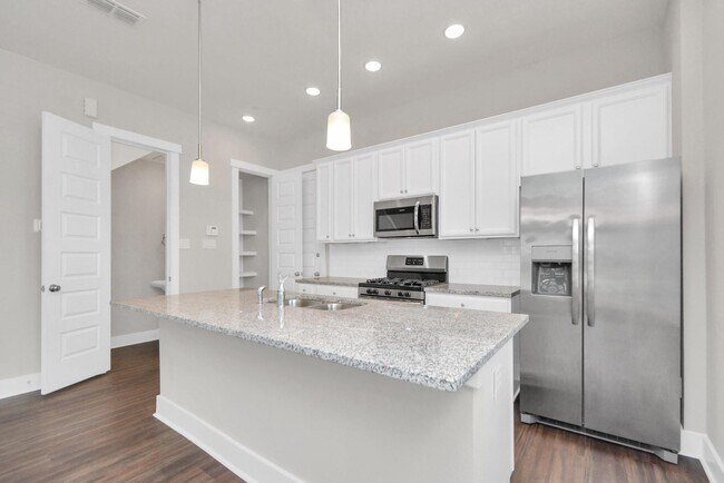 Foto del edificio - 735 Strawberry Pines Ct