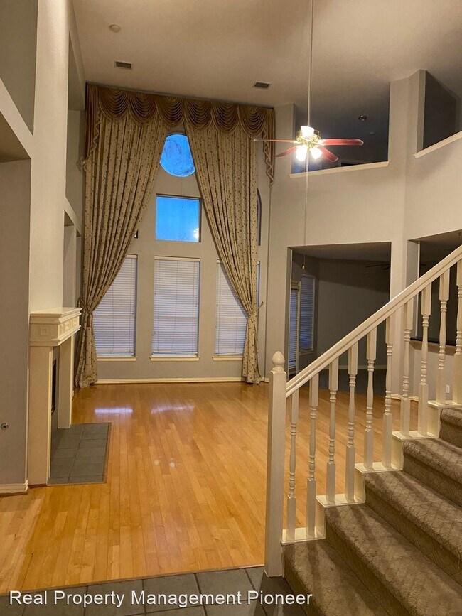 Building Photo - 5 br, 3 bath House - 721 Cresthaven Rd.