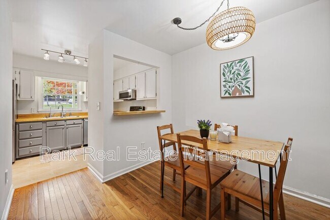 Foto del edificio - 126 Shady Spring Pl