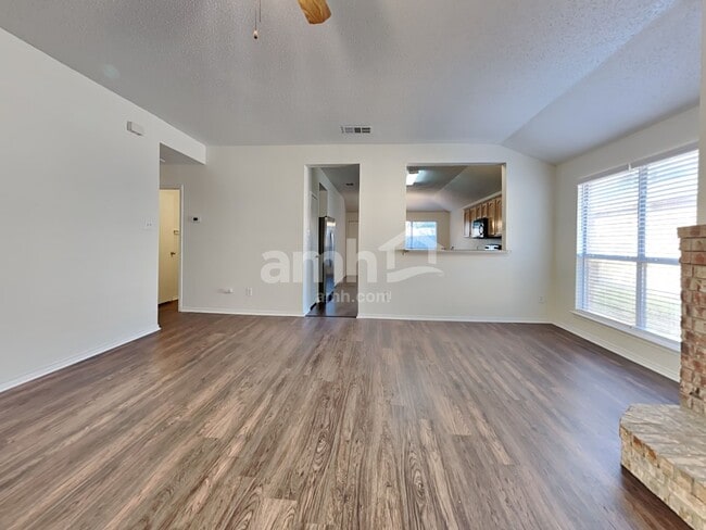 Building Photo - 2708 Emerald Ln