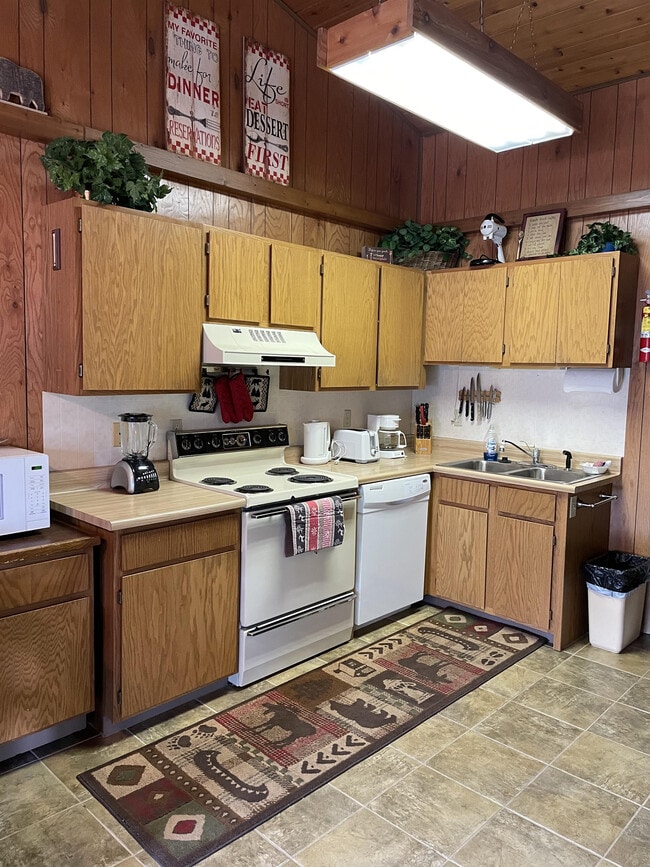 Building Photo - 300 Bay Point Dr