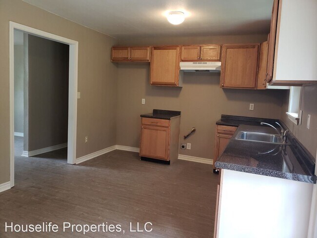 Building Photo - 3 br, 1 bath House - 1609 Oakdale Circle
