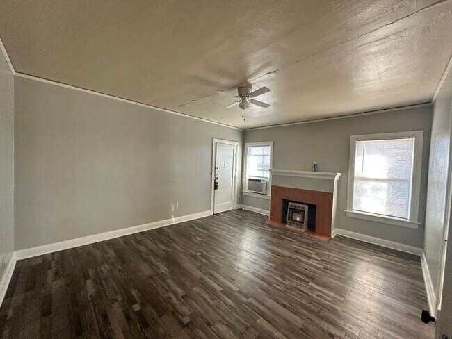 Foto del edificio - 216 W Oak Ave