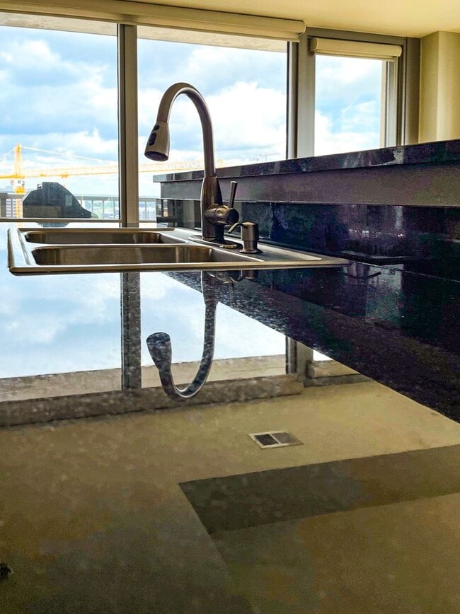 Building Photo - 929 Portland Ave