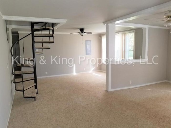 Building Photo - 637 S Mounds St