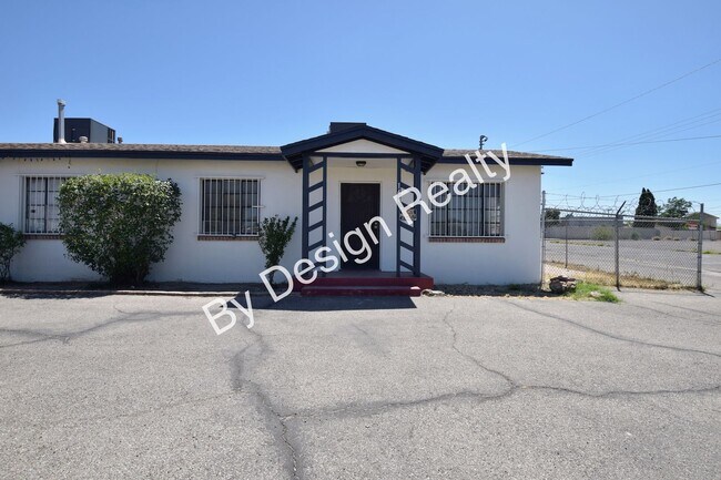 Foto del edificio - Modern Duplex with Huge Fenced Yard Near Downtown Tucson