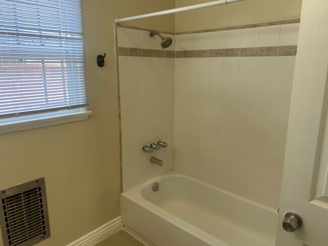 Foto del edificio - 2911 W 129th St