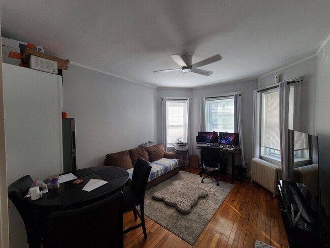 Foto del edificio - Renovated - Stainless Appliances - Close t...