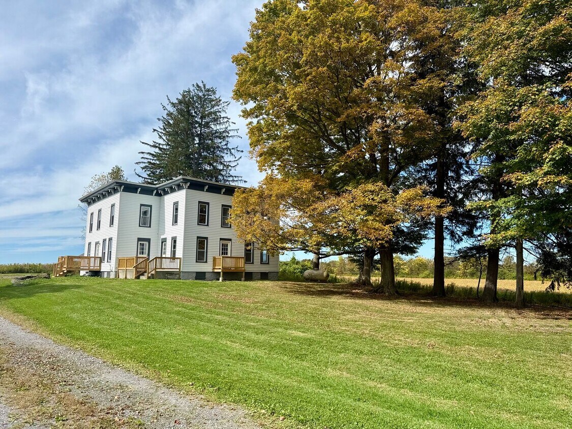 Foto principal - Amazing Remodeled Farm Home