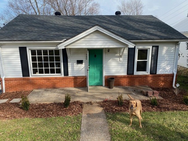 Building Photo - 740 Sunset Dr