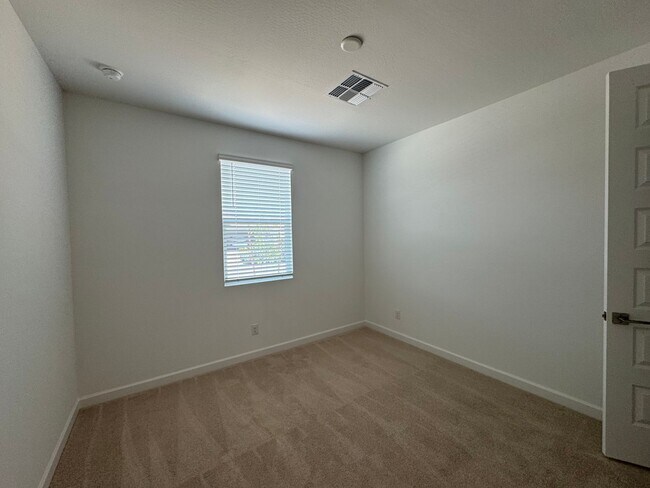 Building Photo - 7433 W Buckhorn Trail