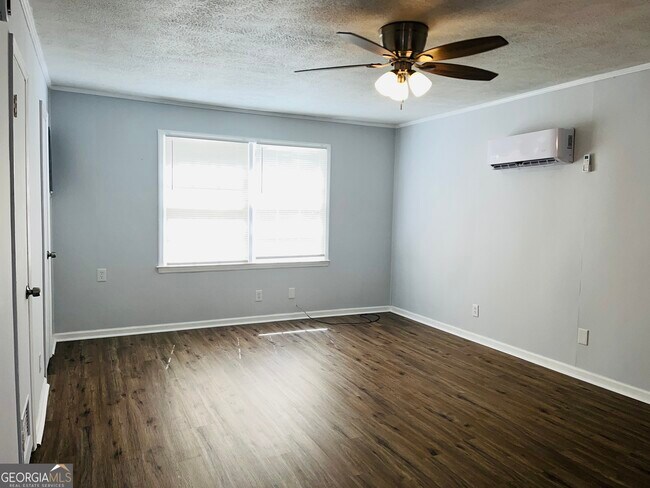 Foto del edificio - 601 W Haralson St