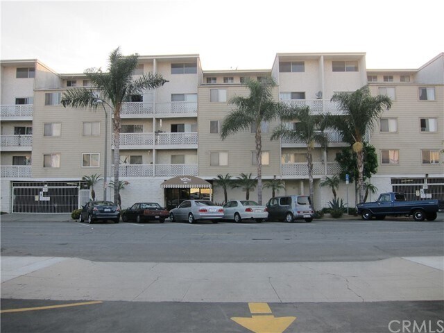 Building Photo - 3565 Linden Ave