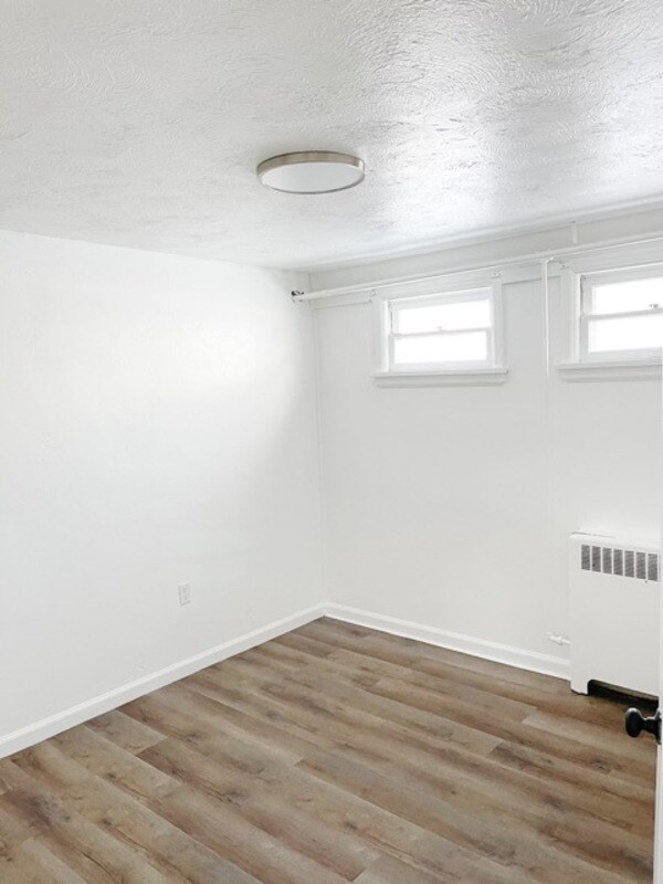 Building Photo - 566 Highland Dr