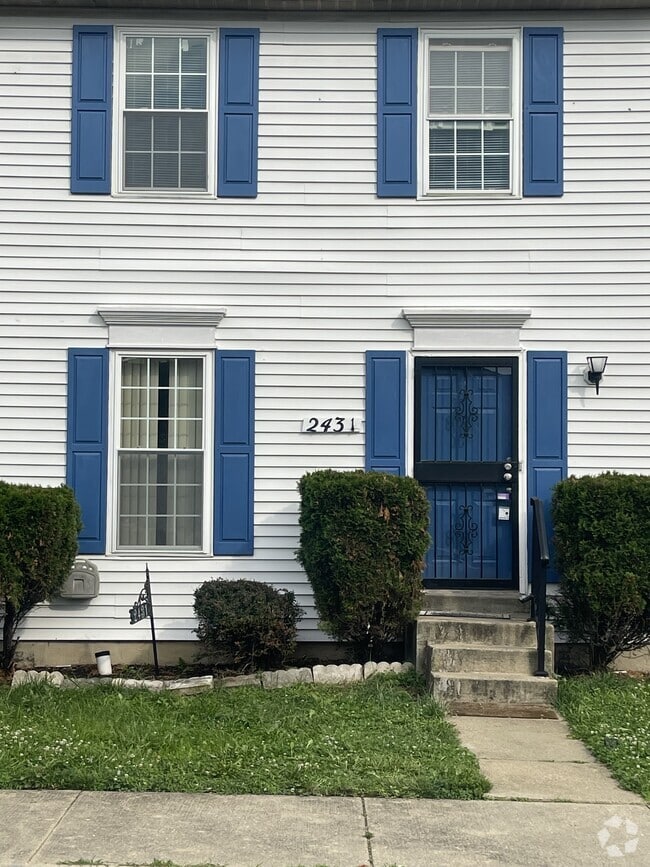 Building Photo - 2431 E Rosecroft Village Cir
