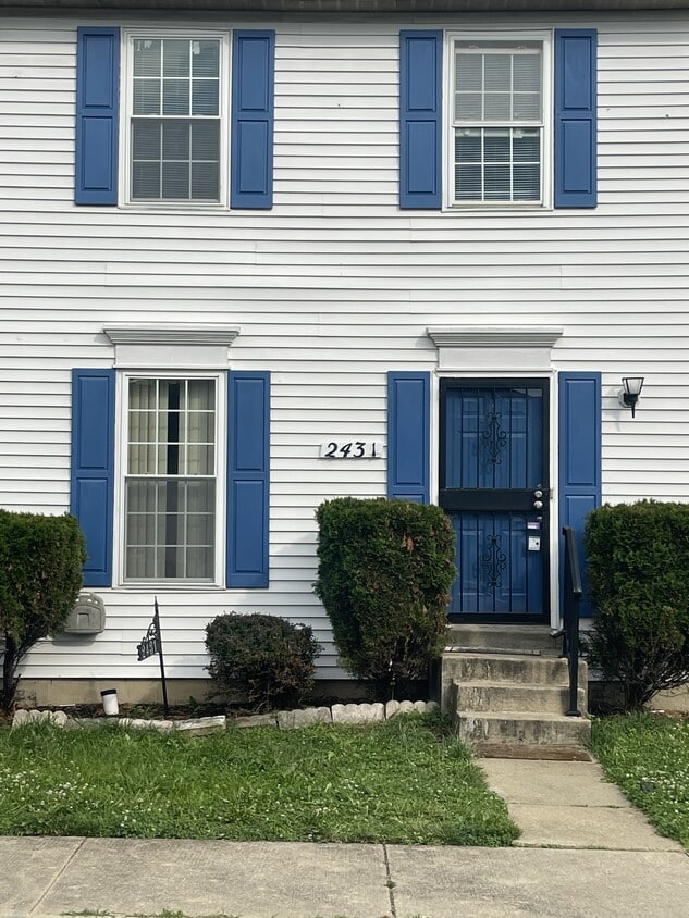 Primary Photo - 2431 E Rosecroft Village Cir