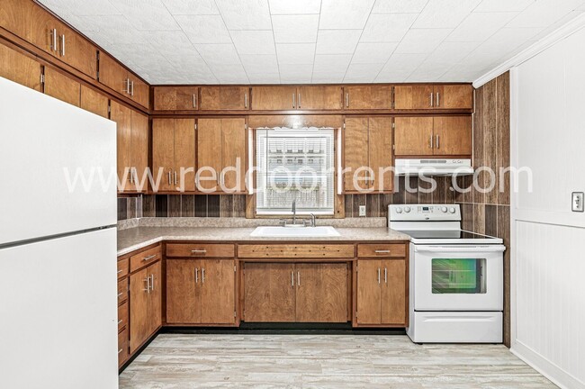 Building Photo - Charming Home in Lapel