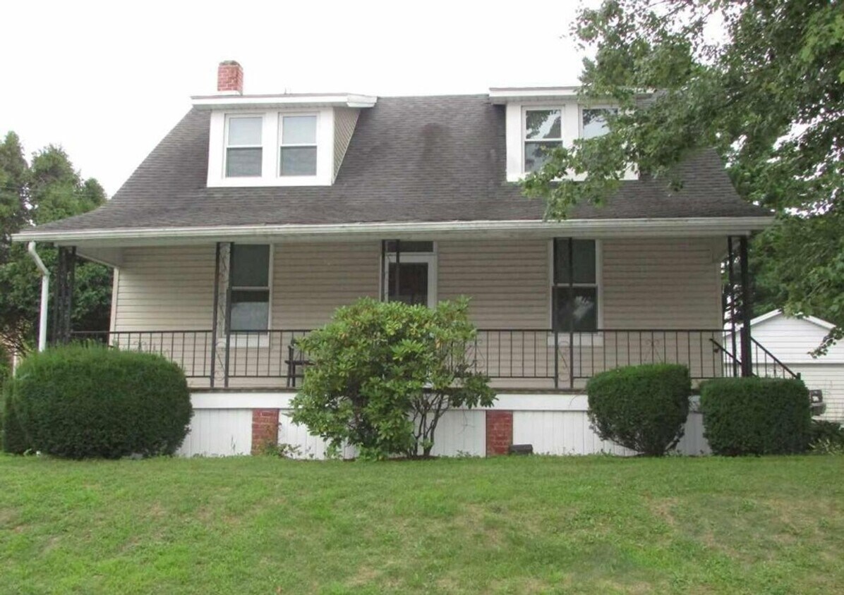 Primary Photo - Coming Soon! Spacious 3 Bedroom, 1 Bath Ho...