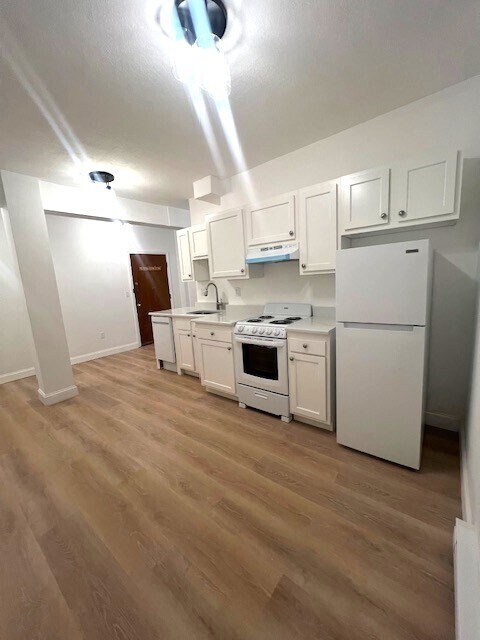 Primary Photo - 3 Symphony Rd