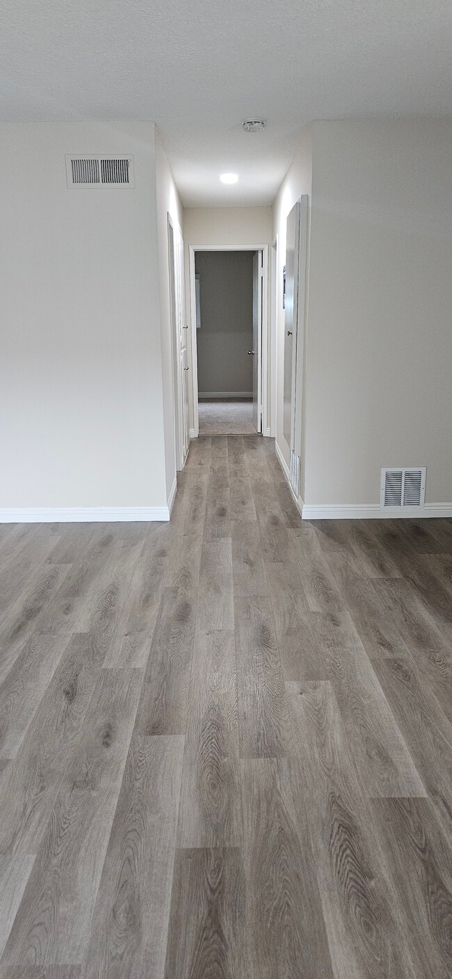 Building Photo - Puerta Madera