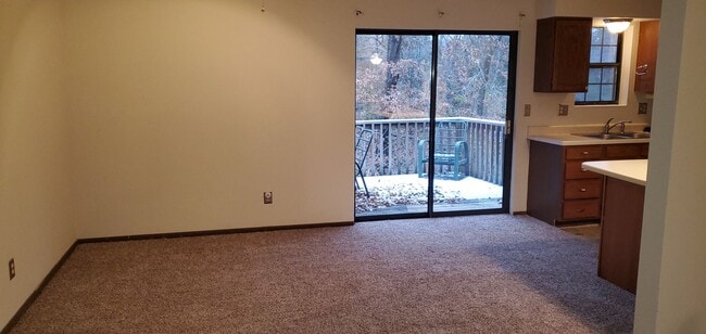 Building Photo - 3 bd, 2 ba house, Midway Heights subdivision just west of Columbia, recently painted, partially f...