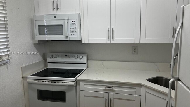 Building Photo - 17255 SW 95th Ave