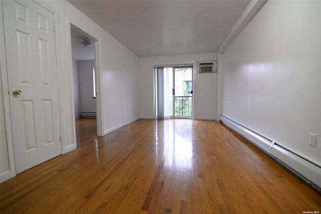 Building Photo - 85-24 57th Ave