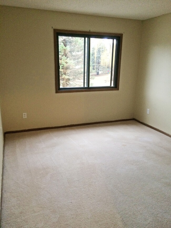 5997 Dellwood Ave, Shoreview, MN 55126 Townhome Rentals in Shoreview MN