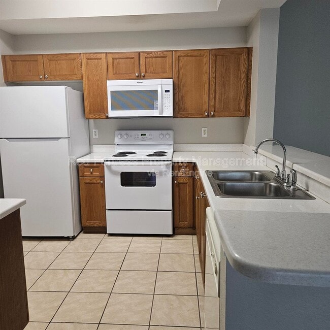 Building Photo - 9005 Colby Dr