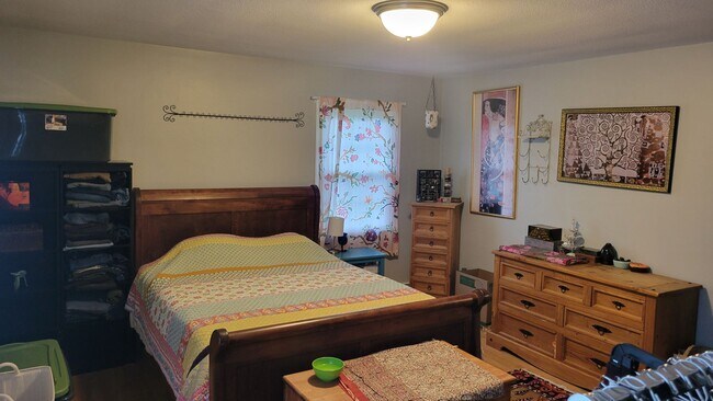 Building Photo - Charming 4-Bedroom Home in Boalsburg!
