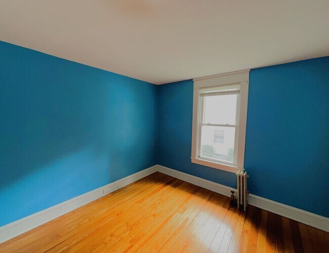 Building Photo - Newly Reduced Price - Charming Single-Family Home