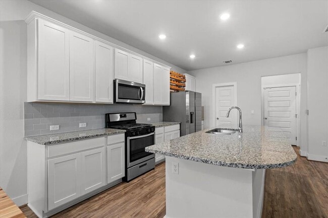 Building Photo - 7106 Silver Star Ln