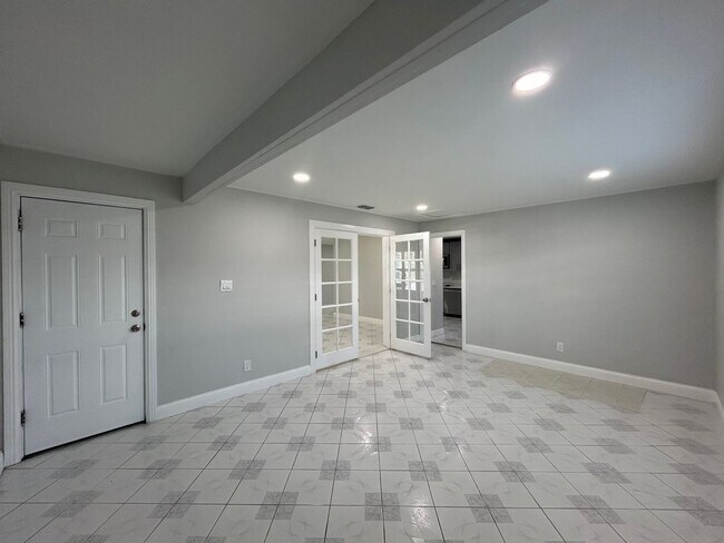 Foto del edificio - Renovated 3 Bedroom, 2.5 Bath Single Famil...