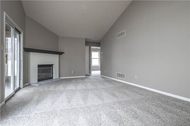 Building Photo - 3670 Riverwood Dr