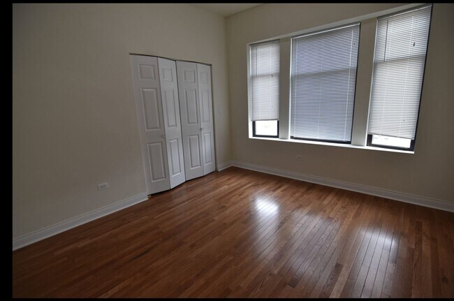 Foto del edificio - 800 W Belmont Ave