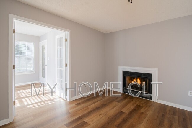 Foto del edificio - 8117 Tremaine Ct