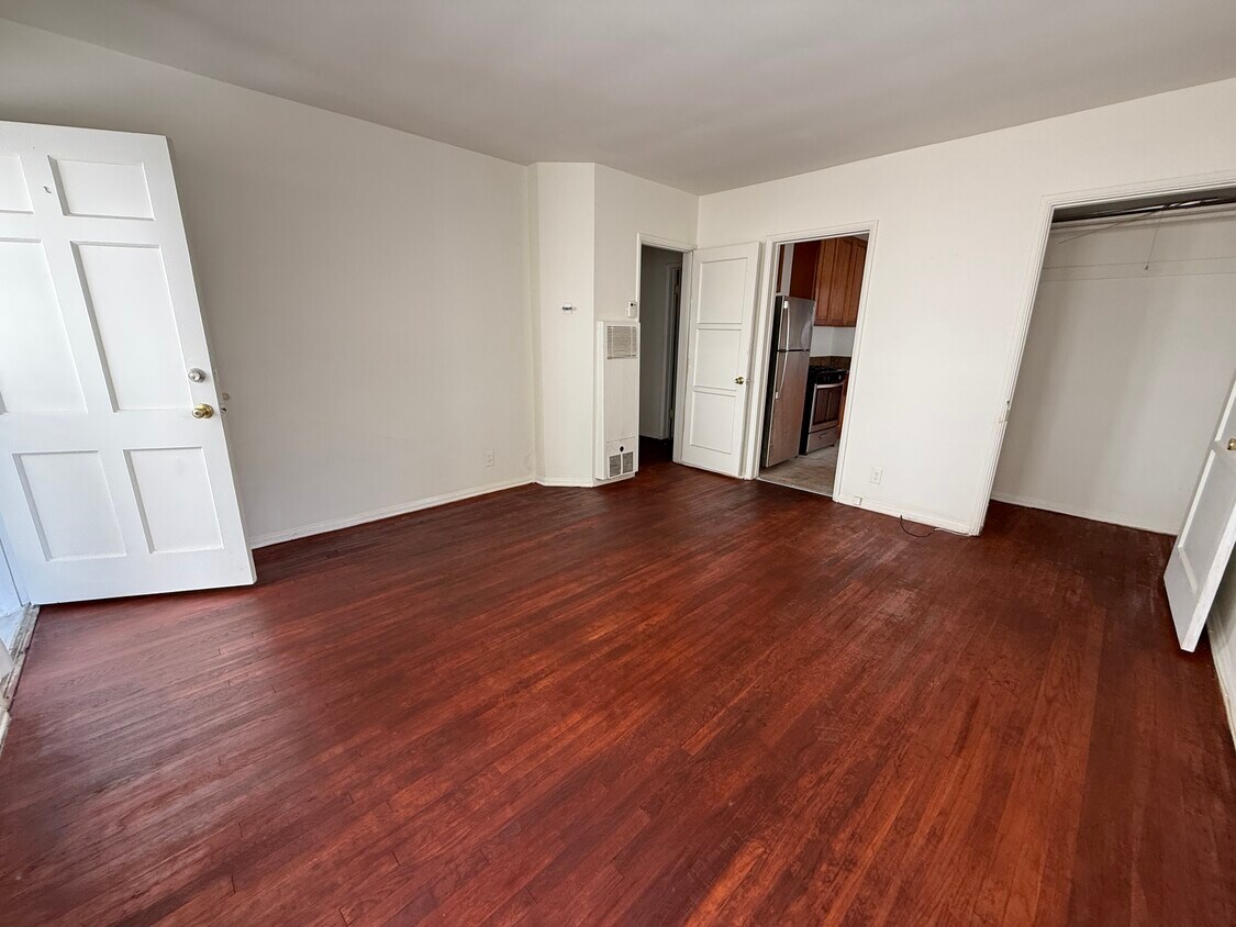 Foto principal - 2115 S Bentley Ave