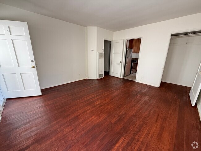 Building Photo - 2115 S Bentley Ave