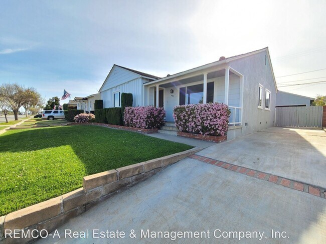 Building Photo - 3 br, 1.5 bath House - 4703 Paramount Blvd.