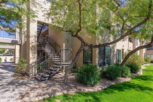 Building Photo - 4925 E Desert Cove Ave