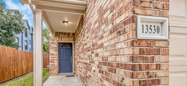 Building Photo - 13530 Vista De Oro St