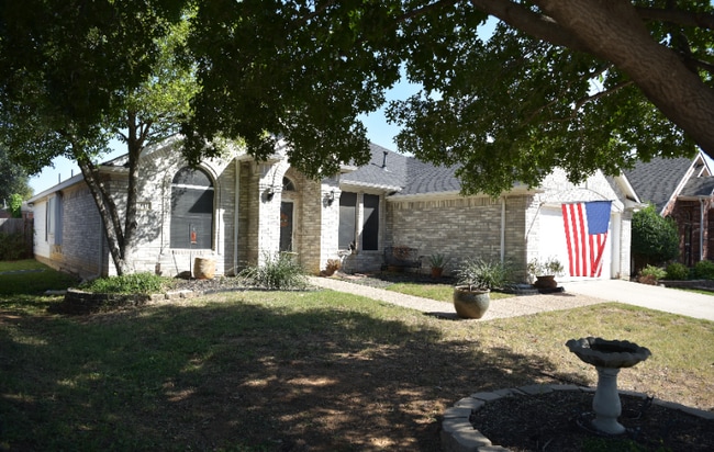 Building Photo - 1613 Redwood Dr