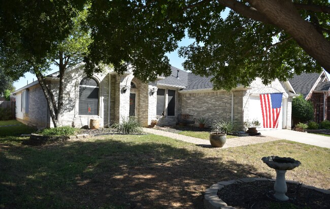Foto del edificio - 1613 Redwood Dr
