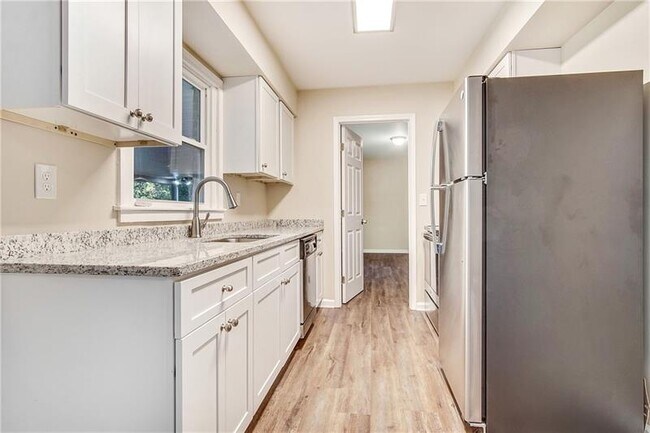 Building Photo - 2925 Toney Dr