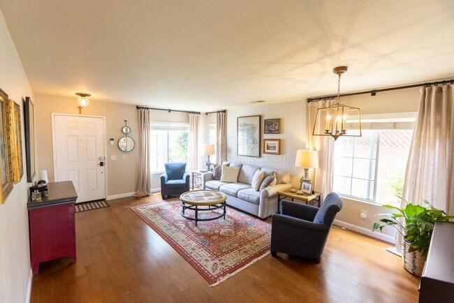 Foto del edificio - 317 Spring Canyon Way